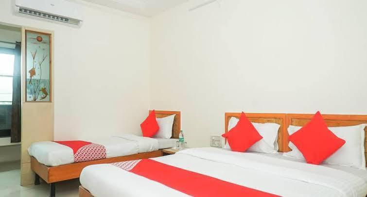 Hotel Kalasai Ширди Экстерьер фото